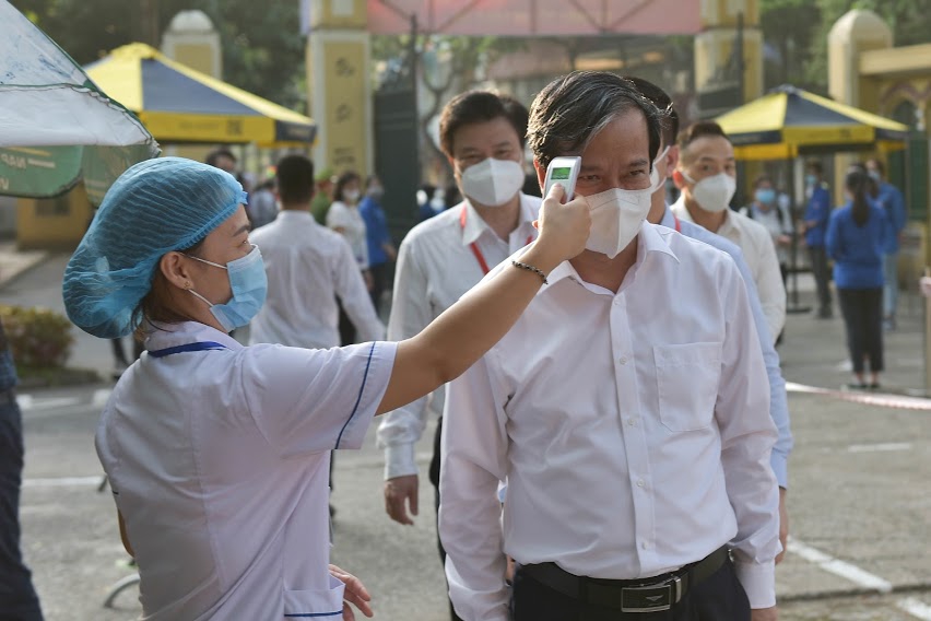 Bộ trưởng Nguyễn Kim Sơn kiểm tra tại điểm thi Trường THPT Chu Văn An, Hà Nội - Ảnh minh hoạ 4