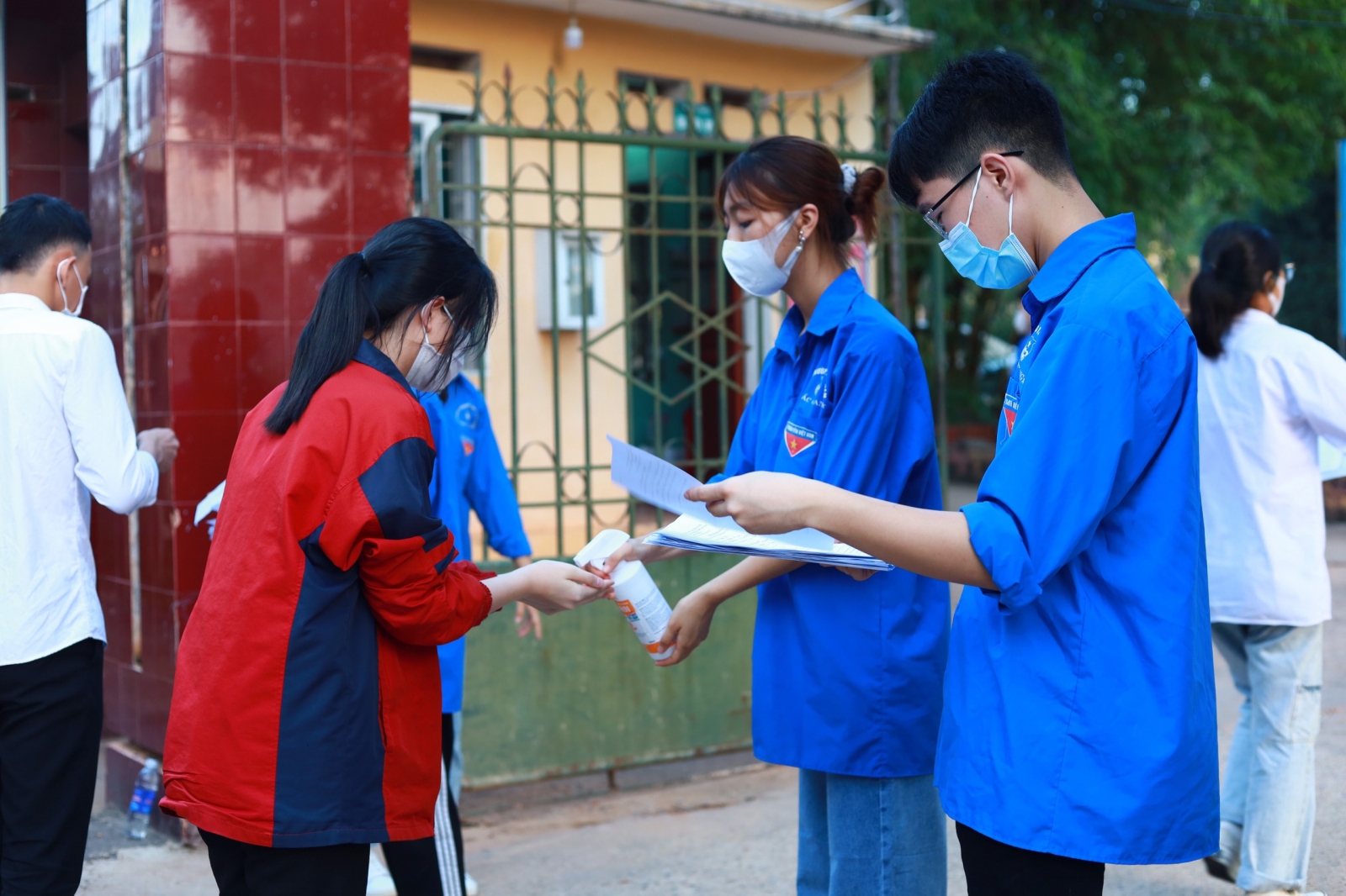 Sáng nay (27/7) hơn 18 nghìn thí sinh Bắc Giang dự thi vào lớp 10 THPT  - Ảnh minh hoạ 4