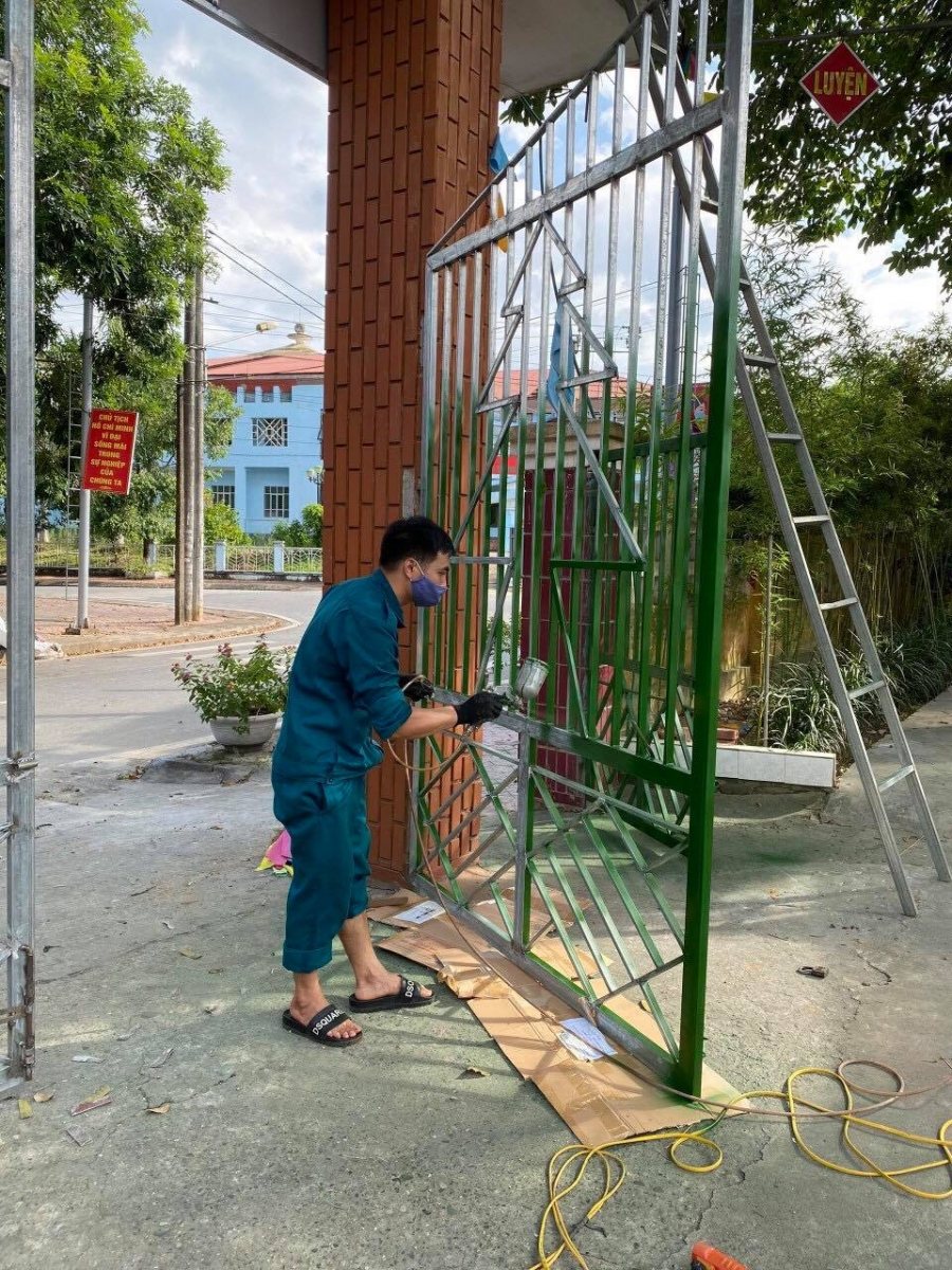 Lào Cai: Thầy cô dọn dẹp, tu sửa trường lớp đón năm học mới - Ảnh minh hoạ 7