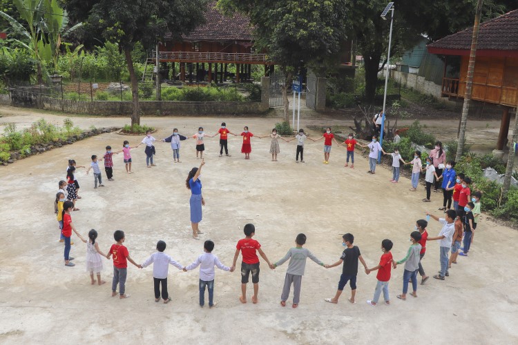 Lớp ngoại ngữ giữa bản Phiêng Lơi - Ảnh minh hoạ 3