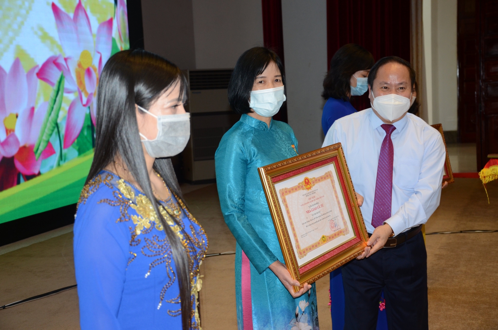 Lai Châu: 11 thầy cô được phong tặng danh hiệu Nhà giáo ưu tú