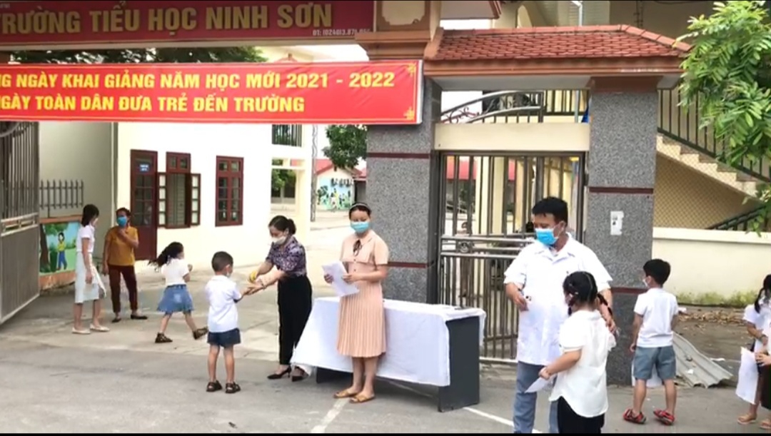 Bắc Giang: Học sinh lớp 1 hào hứng với tiết học đầu tiên  - Ảnh minh hoạ 3