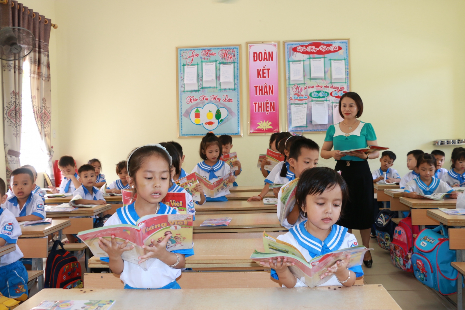 Nghệ An: Hỗ trợ sách giáo khoa cho học sinh vùng khó