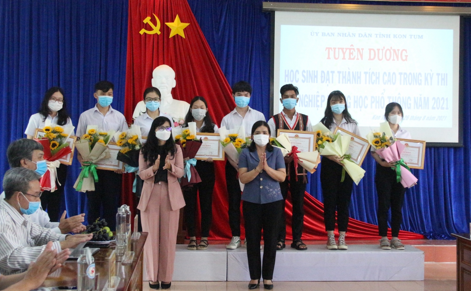 Kon Tum khen thưởng học sinh đạt thành tích cao trong Kỳ thi tốt nghiệp THPT