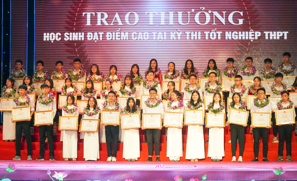 Nghệ An không tổ chức Lễ tuyên dương học sinh xuất sắc, giữ nguyên khen thưởng
