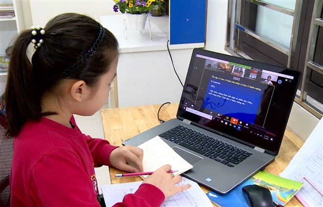 Hà Nội: Học sinh lớp 1, lớp 2 trường vùng khó được miễn thi online