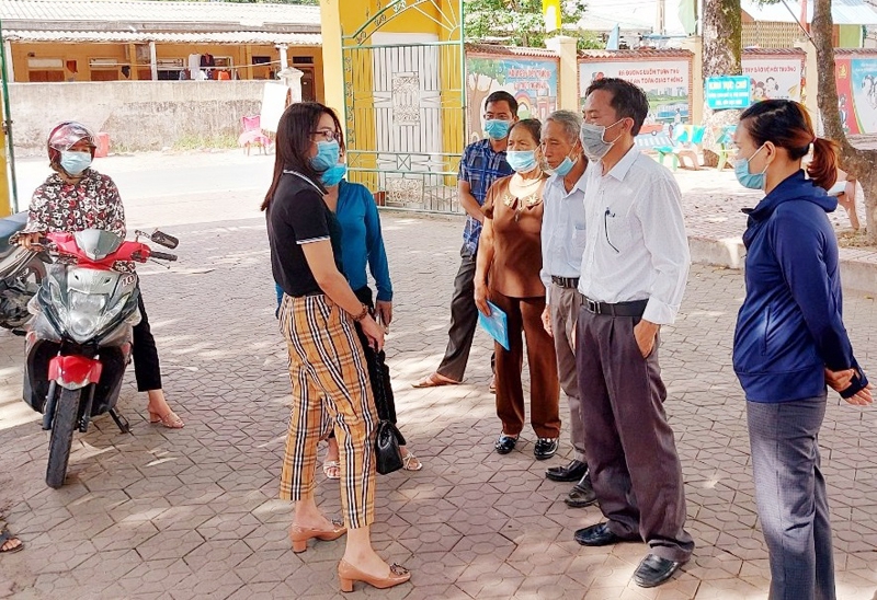 Phân luồng học sinh tại Hà Tĩnh: Địa phương thuê xe ô tô đưa đón học sinh