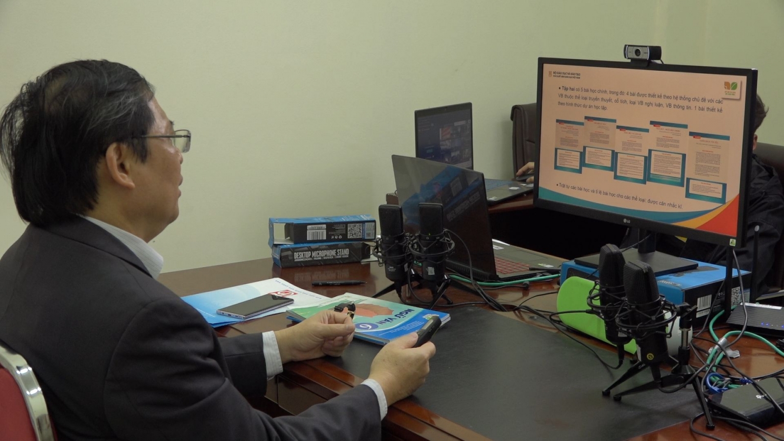 Tây Ninh: 100% giáo viên, cán bộ quản lý được tập huấn và bồi dưỡng về SGK mới - Ảnh minh hoạ 2