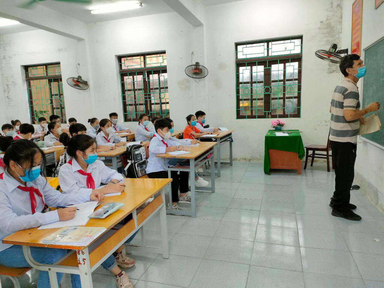Ngừng cấp giấy qua chốt cho học sinh cư trú tại Hà Nam học tại Ninh Bình