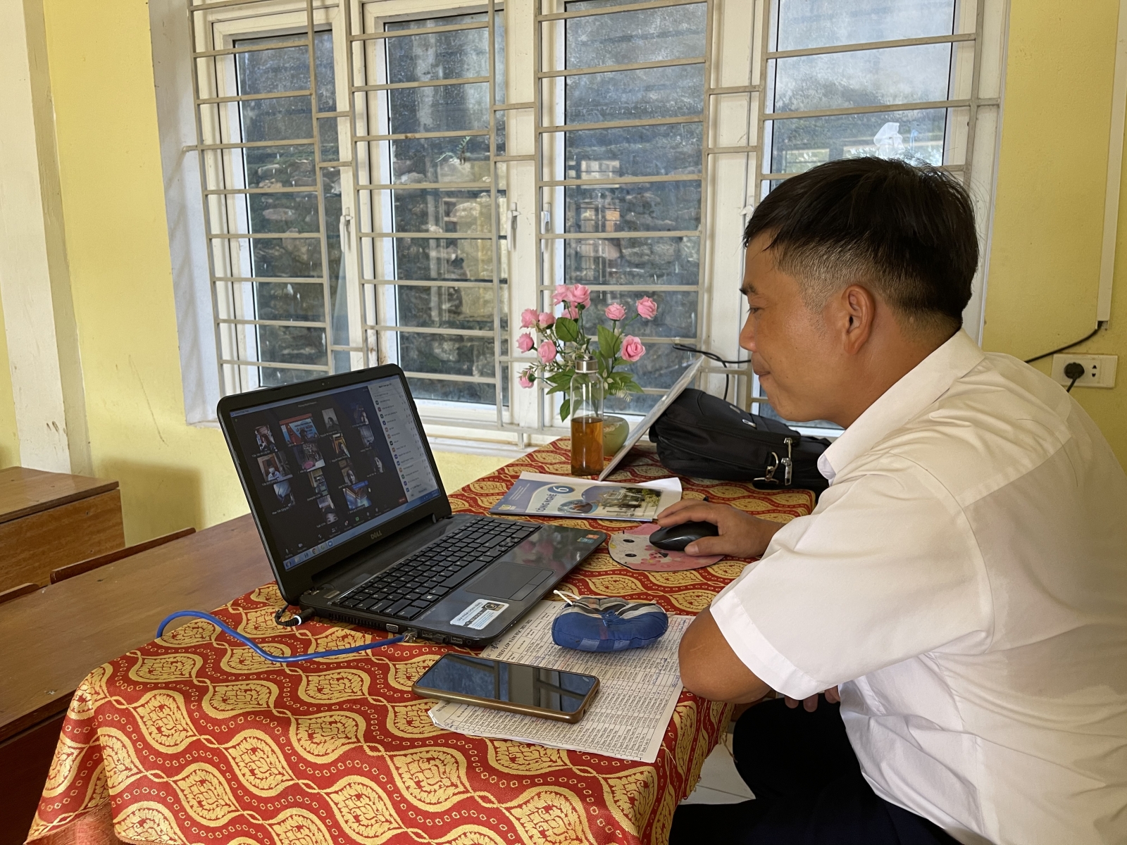 Hà Tĩnh: Trường miền núi “gỡ khó” việc học trực tuyến