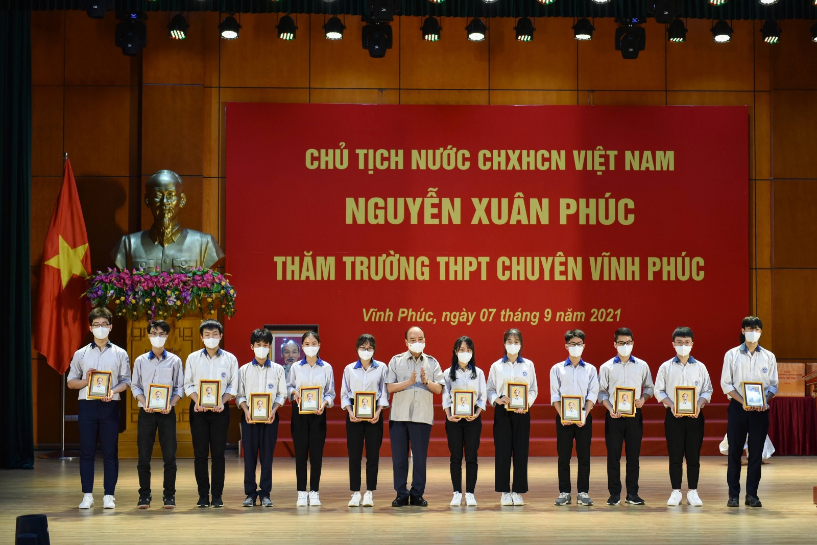 Chủ tịch nước Nguyễn Xuân Phúc: Trường chuyên là môi trường đào tạo nhân tài cho các địa phương và đất nước