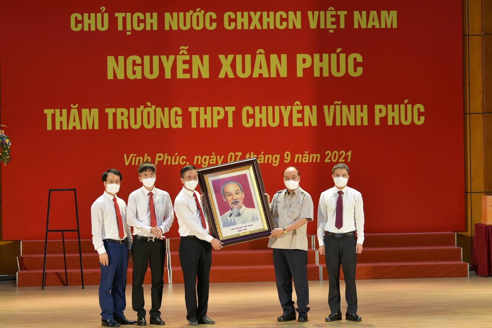 Chủ tịch nước Nguyễn Xuân Phúc: Trường chuyên là môi trường đào tạo nhân tài cho các địa phương và đất nước - Ảnh minh hoạ 4