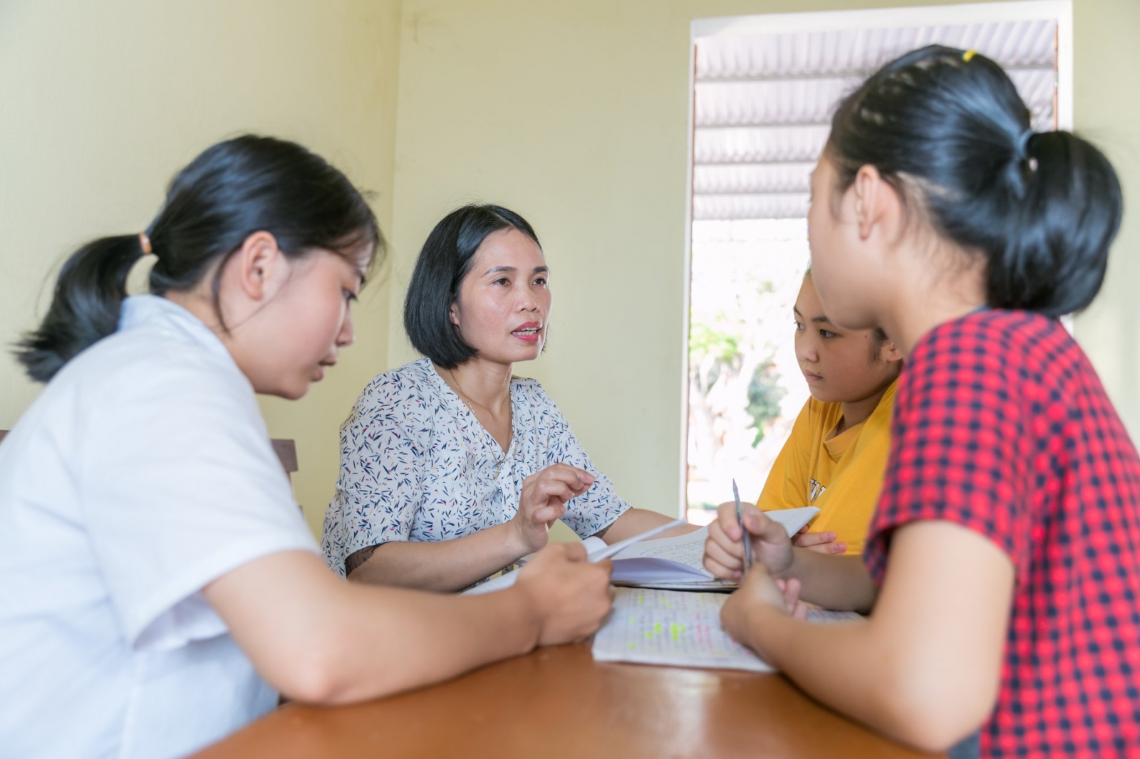 Nữ Nhà giáo ưu tú trường làng hạnh phúc truyền cảm hứng, đam mê đến học trò - Ảnh minh hoạ 3