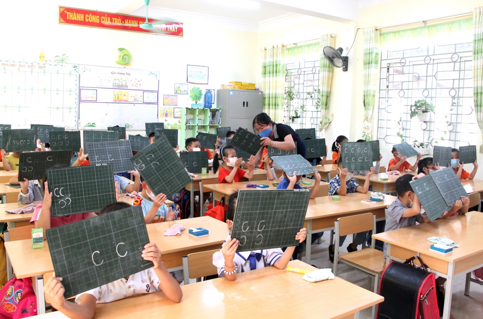 Dạy học ở Lai Châu: Tranh thủ tối đa khoảng thời gian “bình yên” 