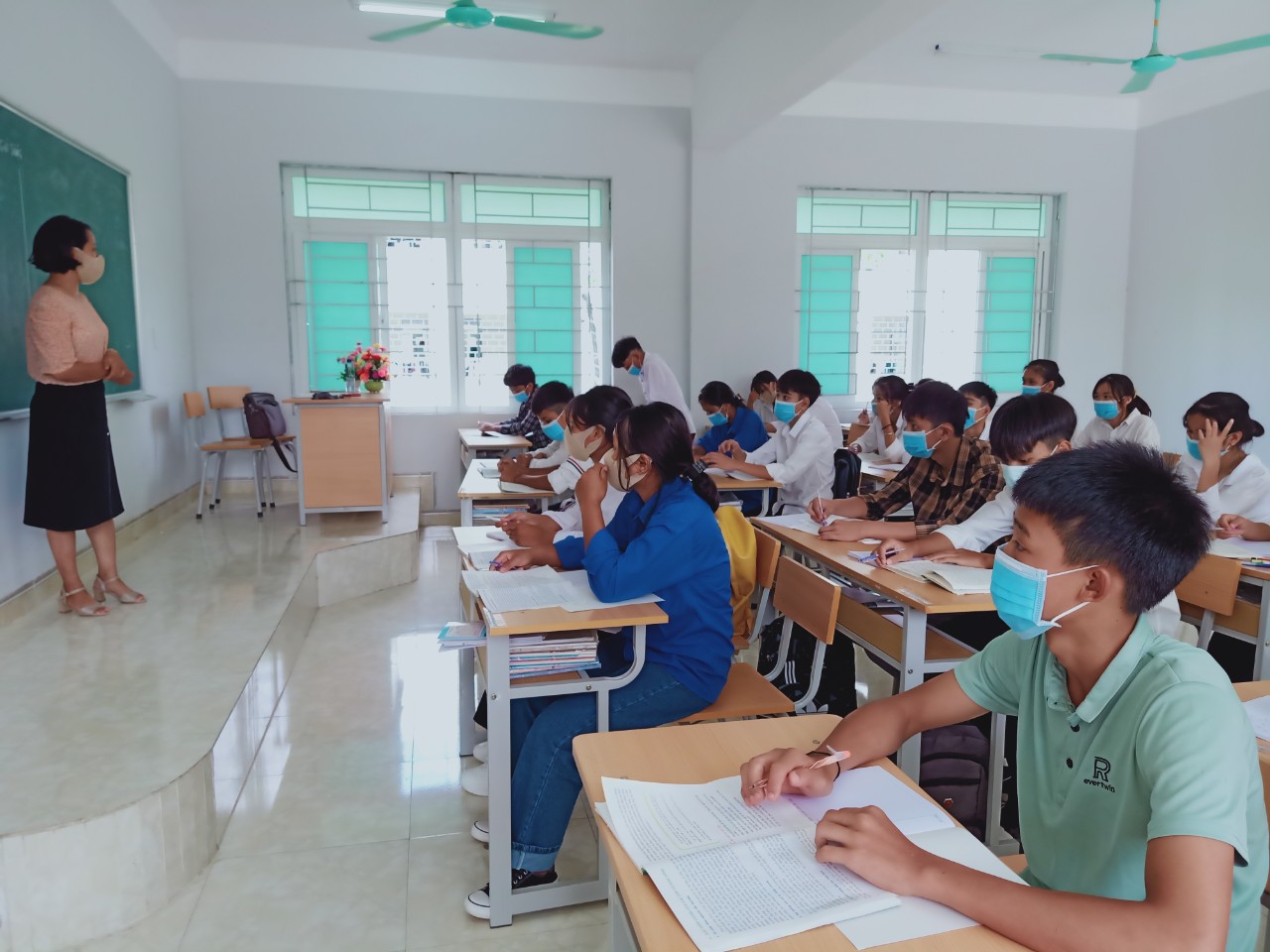 Dạy học ở Lai Châu: Tranh thủ tối đa khoảng thời gian “bình yên”  - Ảnh minh hoạ 3