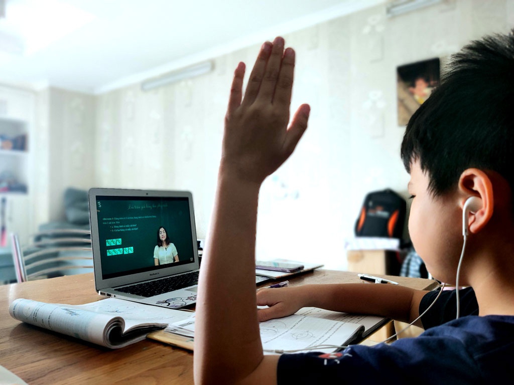 Hà Nội: Thầy trò hào hứng với ứng dụng “giao bài tập” trực tuyến trên eNetViet