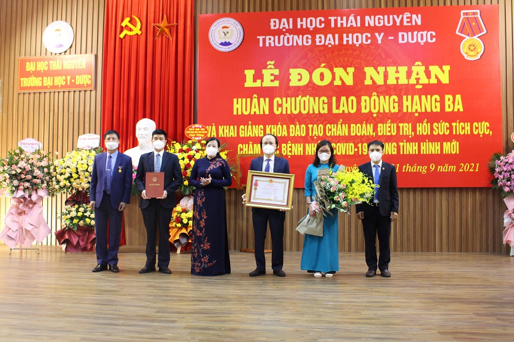 Trường Đại học Y - Dược (ĐH Thái Nguyên) đón nhận Huân chương Lao động hạng Ba - Ảnh minh hoạ 2
