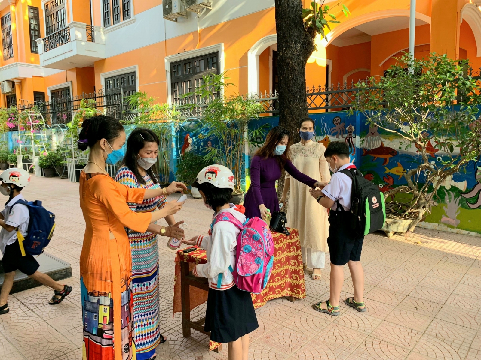 Học sinh Thừa Thiên Huế háo hức trở lại trường sau thời gian nghỉ dịch - Ảnh minh hoạ 2