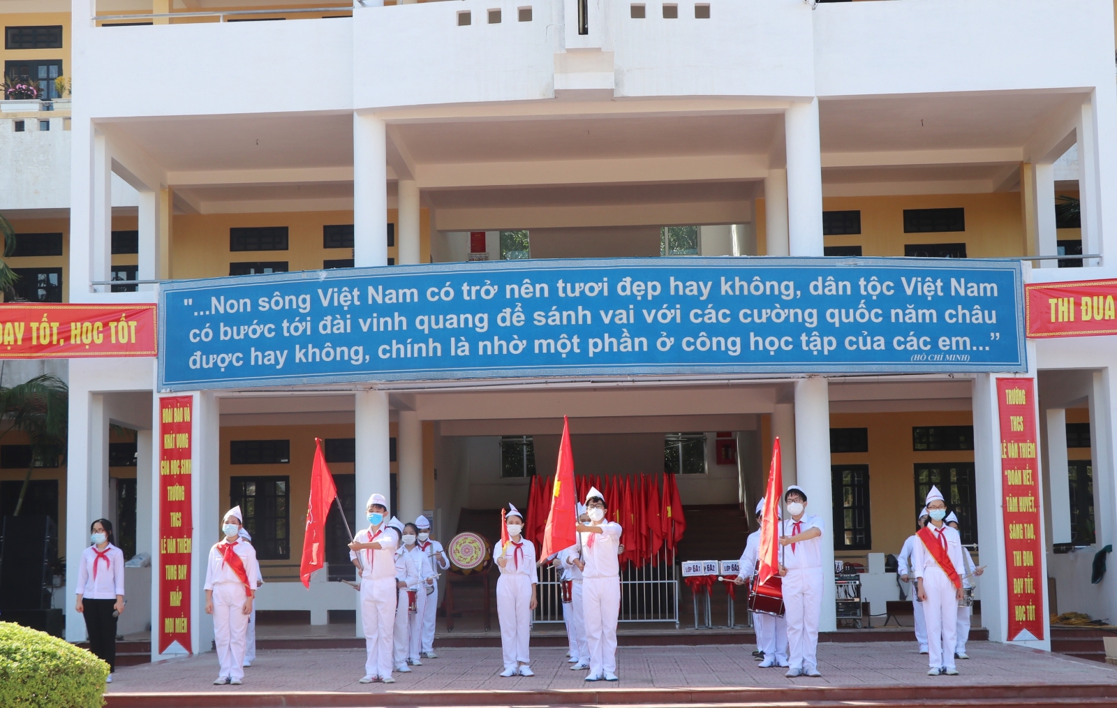 Hơn 320.000 học sinh Hà Tĩnh dự lễ khai giảng trực tuyến qua sóng truyền hình