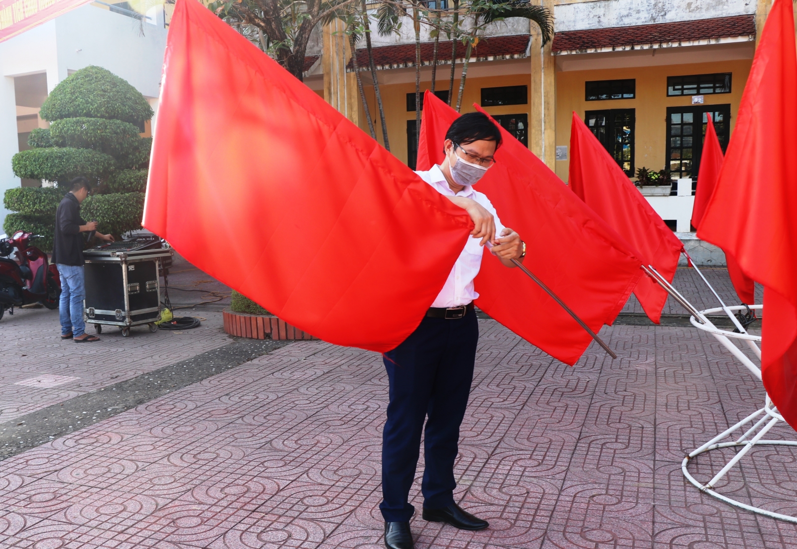 Hơn 320.000 học sinh Hà Tĩnh dự lễ khai giảng trực tuyến qua sóng truyền hình - Ảnh minh hoạ 3