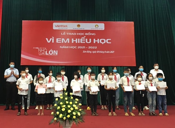 Bắc Giang: Trao học bổng cho 370 học sinh có hoàn cảnh khó khăn - Ảnh minh hoạ 3