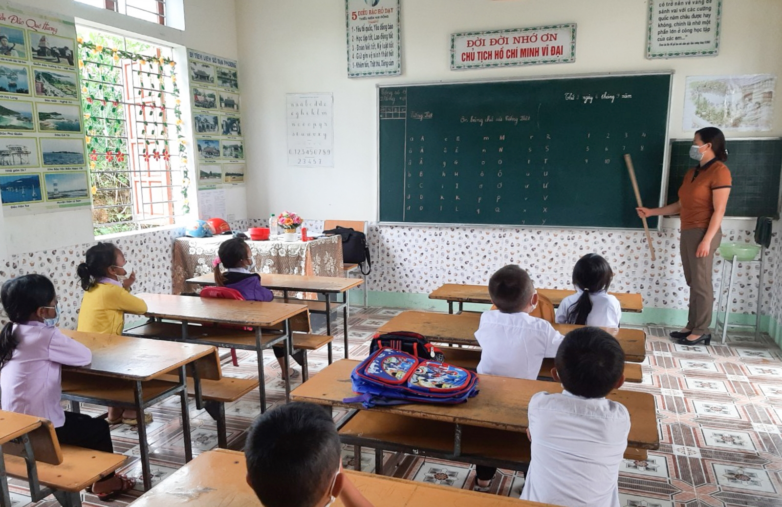 Nhiều trường vùng cao Nghệ An đón trò học trực tiếp: Tận dụng 