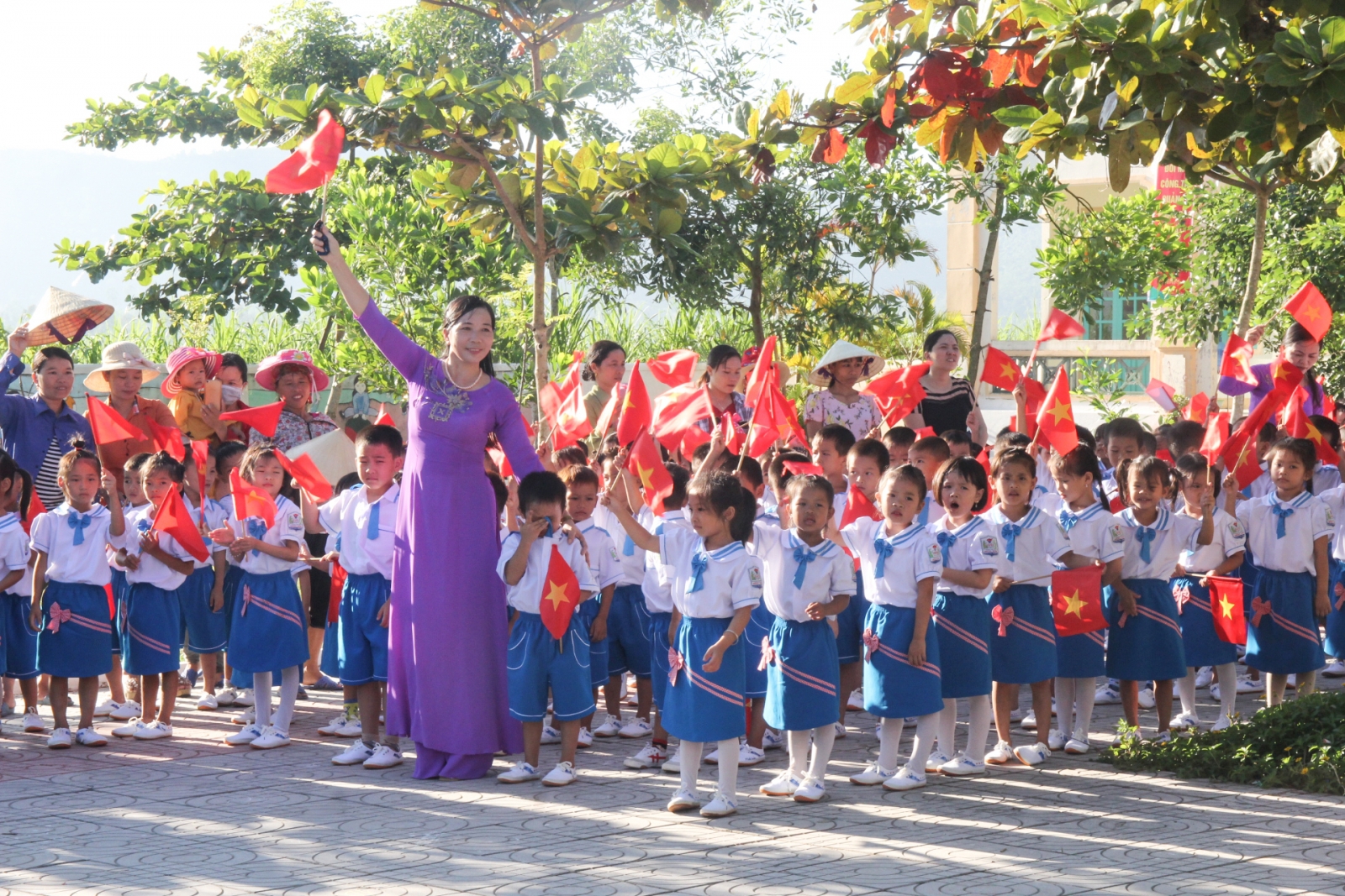 Nghệ An tổ chức khai giảng điểm, hơn 850 nghìn HS dự lễ qua truyền hình - Ảnh minh hoạ 2