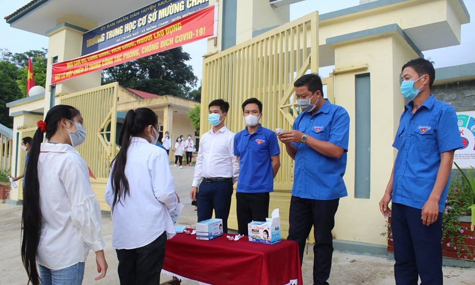 Hình ảnh học sinh hân hoan khai giảng muộn ở vùng biên giới Mường Lát, Thanh Hóa - Ảnh minh hoạ 9