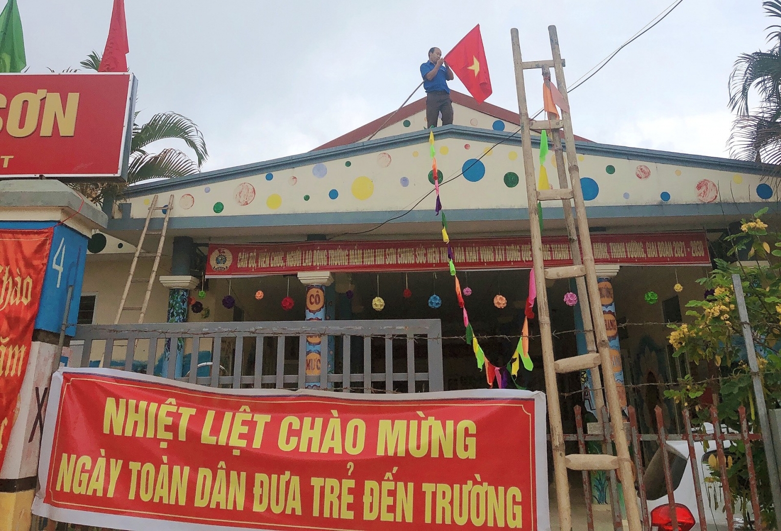 Thanh Hóa: Hối hả chuẩn bị đón trẻ đến trường vào sáng 20/9