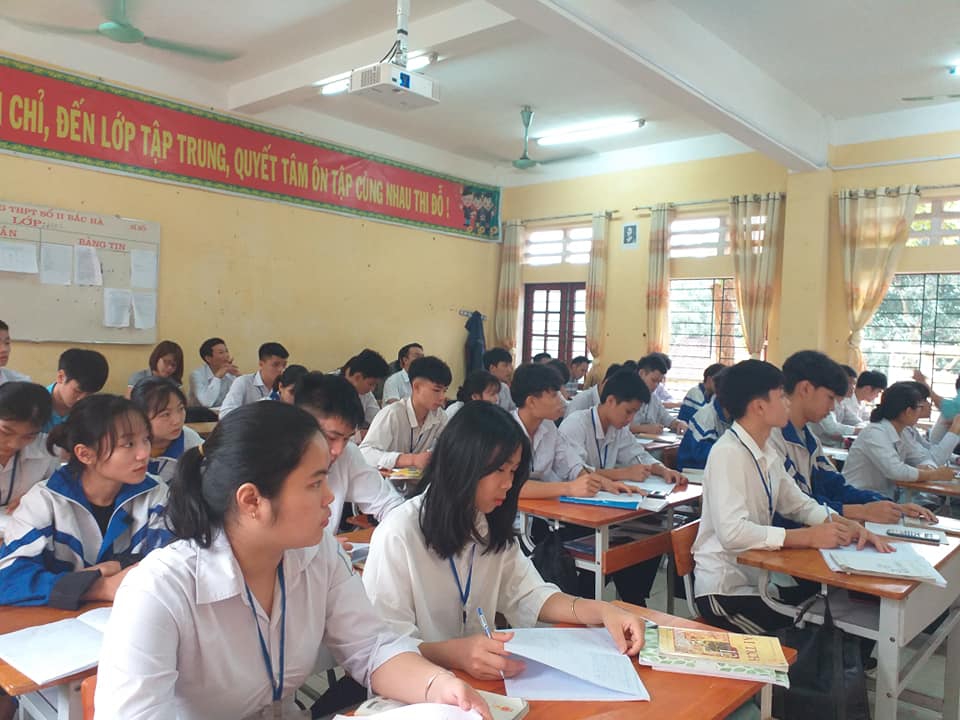 Hơn 500 học sinh Lào Cai học nhờ địa phương khác