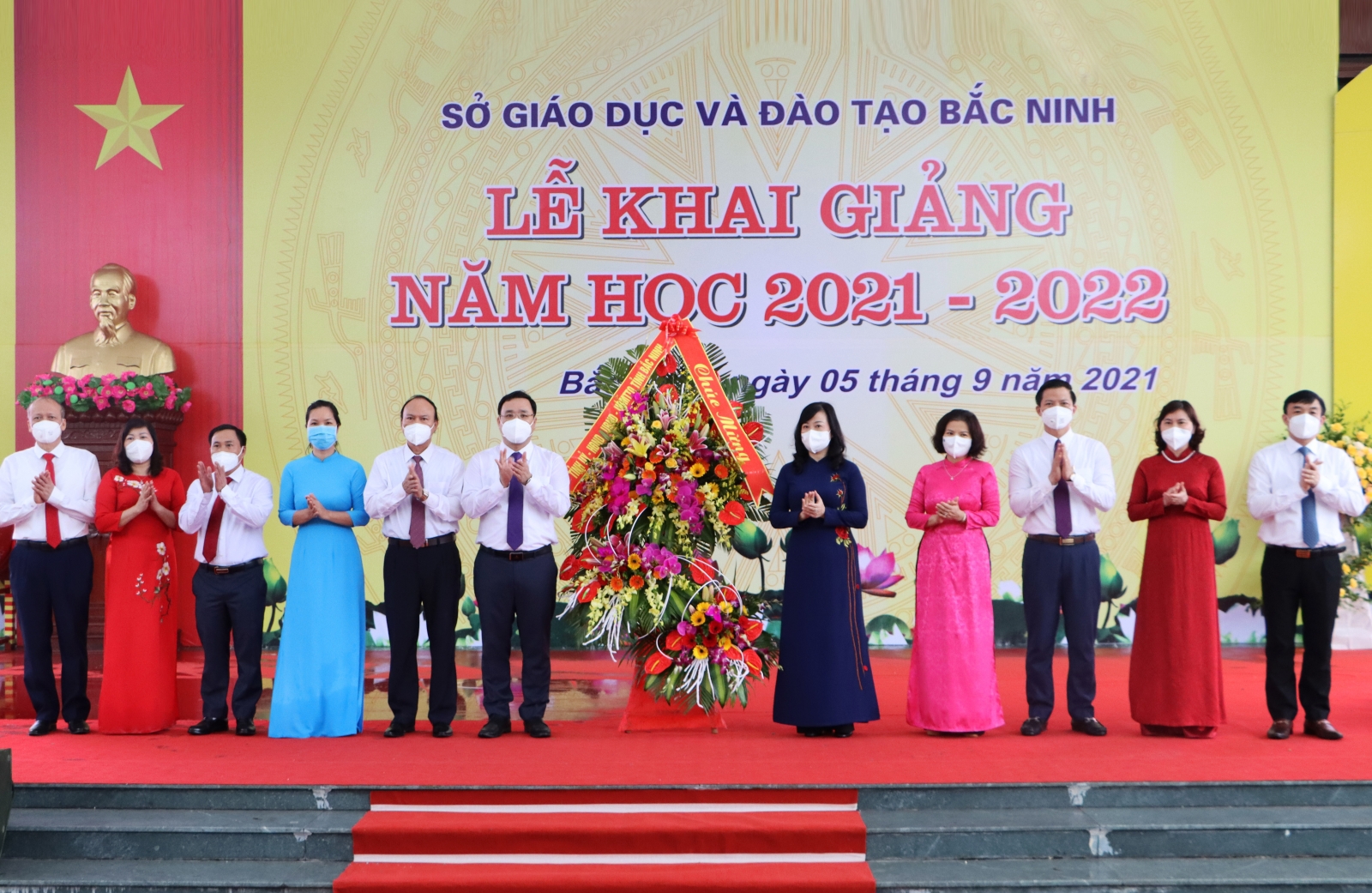 Lãnh đạo tỉnh Bắc Ninh chung vui cùng thầy trò trong  lễ khai giảng đặc biệt - Ảnh minh hoạ 3