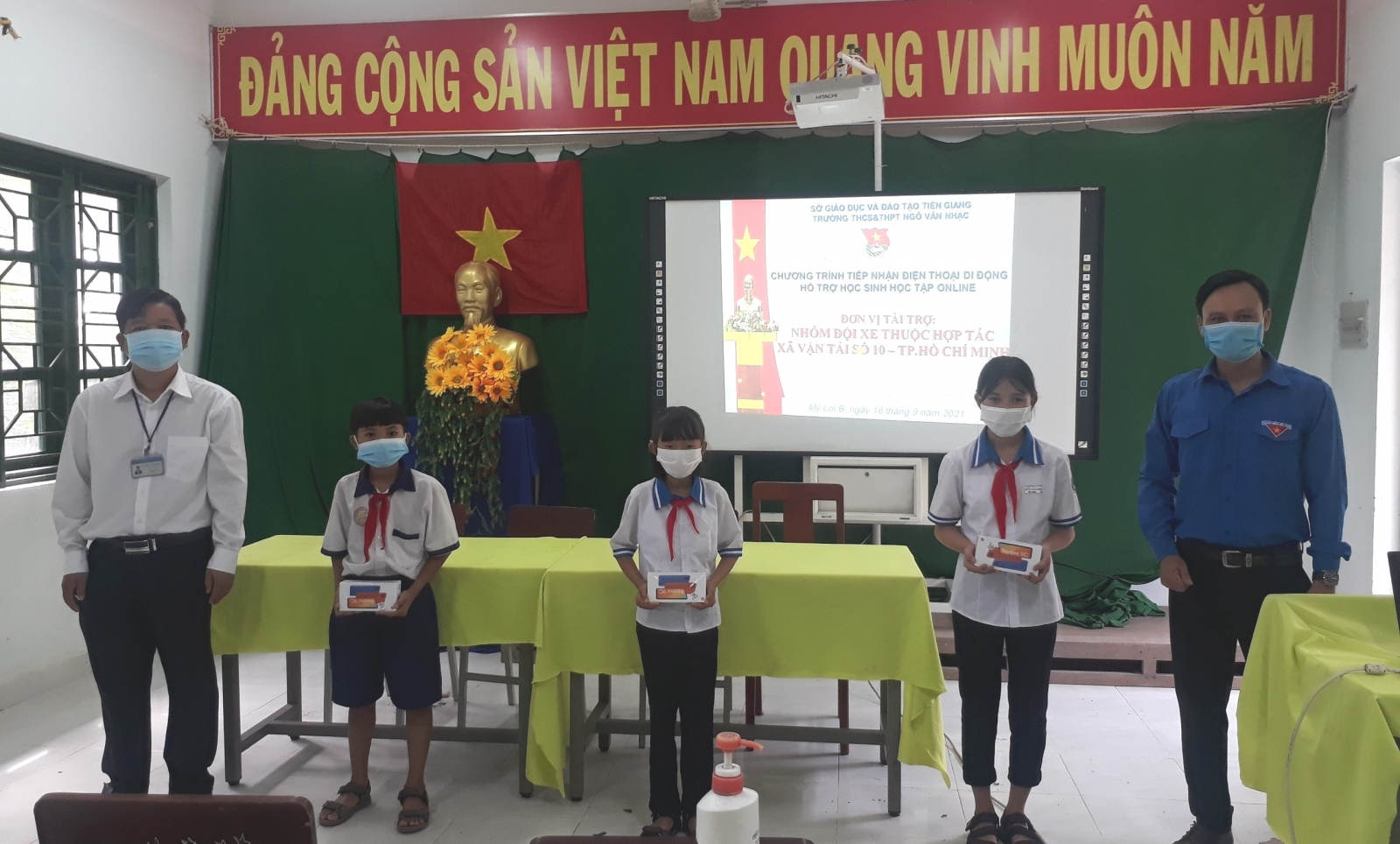 Tiền Giang: Tập trung hỗ trợ học sinh hoàn cảnh khó khăn học trực tuyến