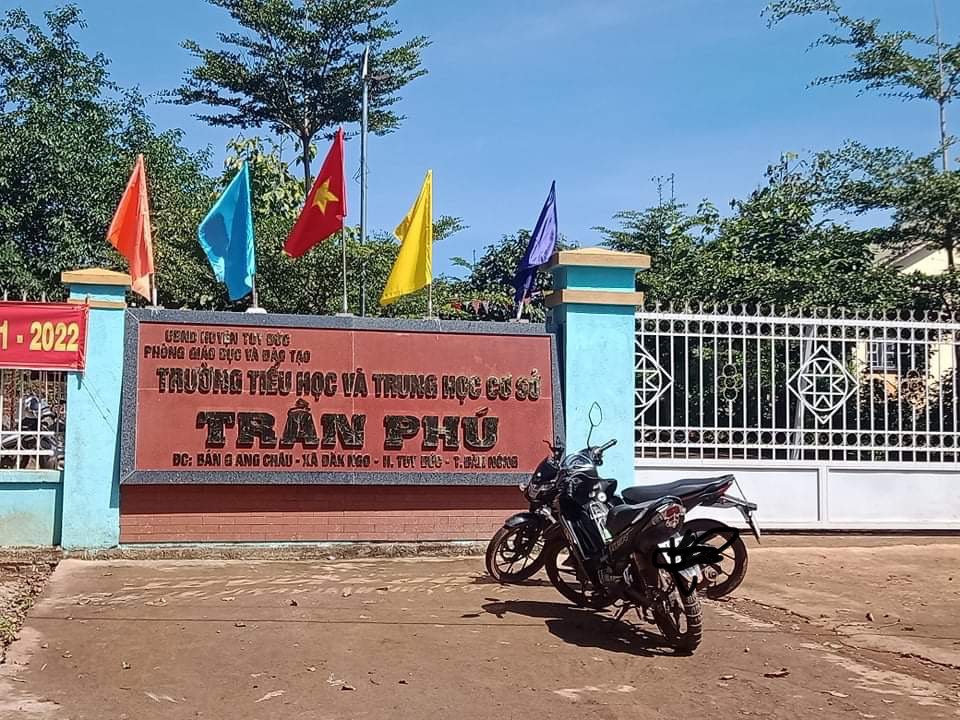 Hai học sinh 