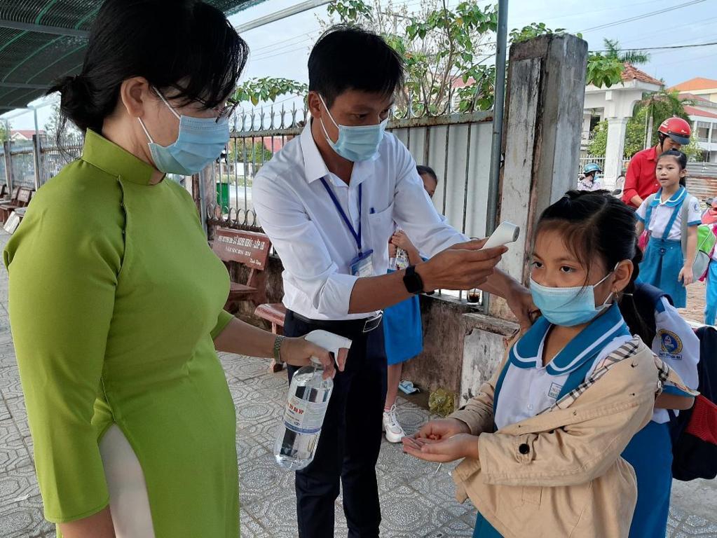 Cà Mau: Học sinh khai báo y tế, thực hiện “1 cung đường, 2 điểm đến” - Ảnh minh hoạ 2