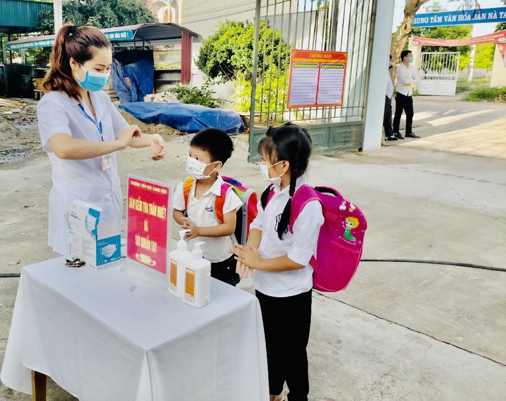 Hình ảnh học sinh Bắc Giang hào hứng trong buổi học đầu tiên