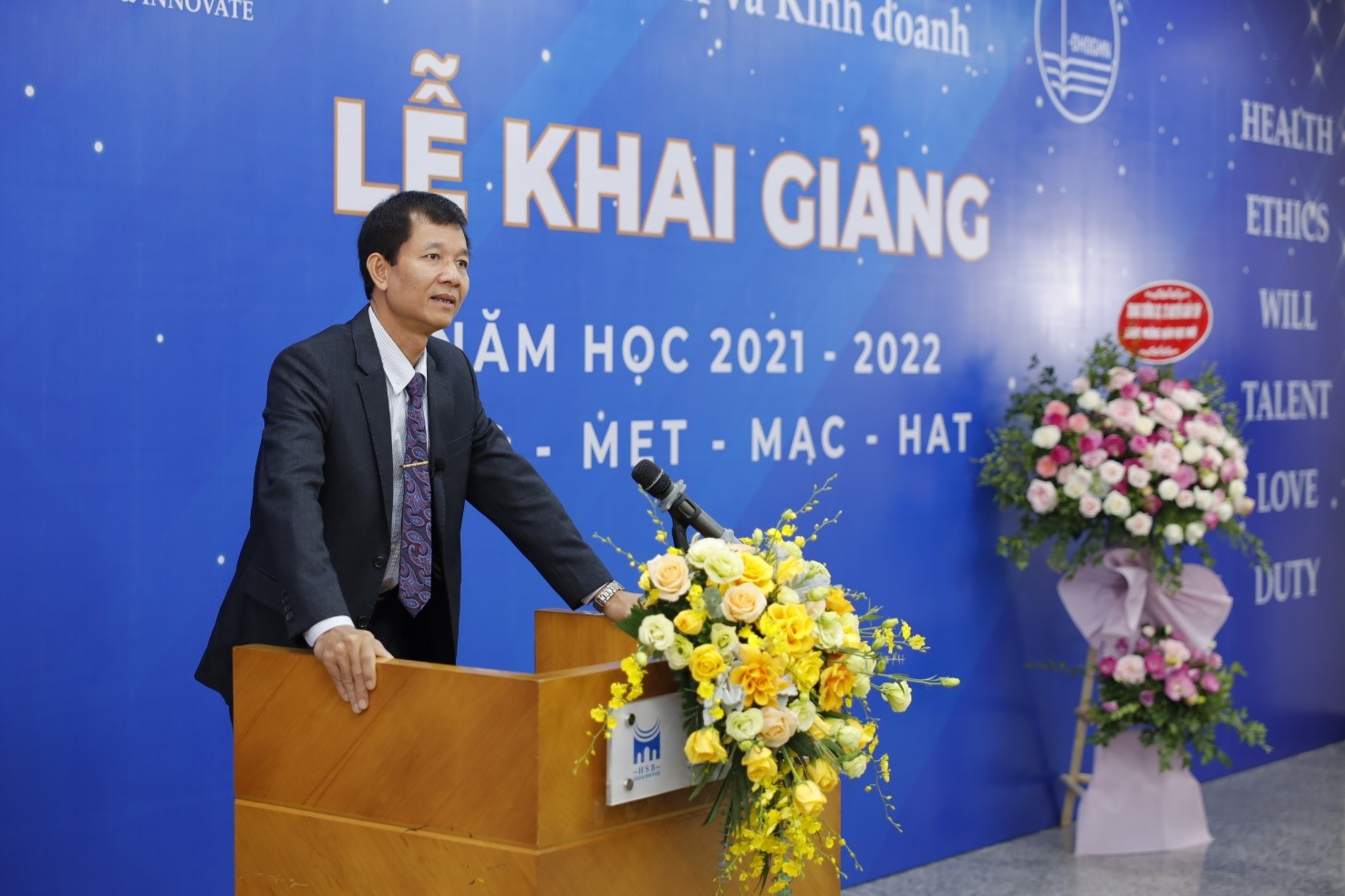 Khoa Quản trị và Kinh doanh, ĐHQG Hà Nội khai giảng năm học mới - Ảnh minh hoạ 2