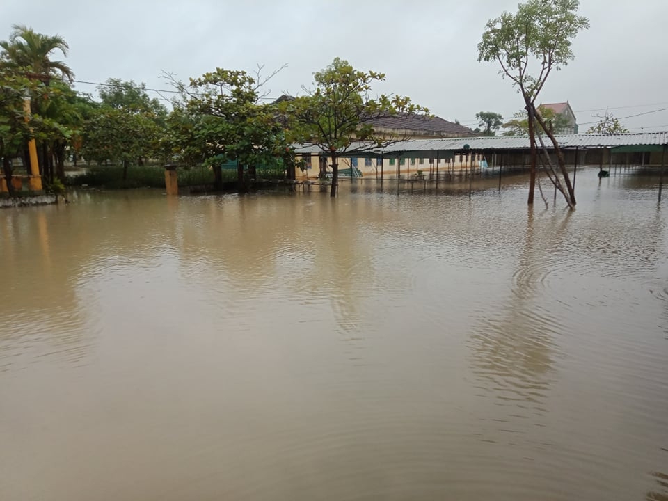 Hà Tĩnh: Hàng nghìn học sinh nghỉ học do mưa lũ - Ảnh minh hoạ 3