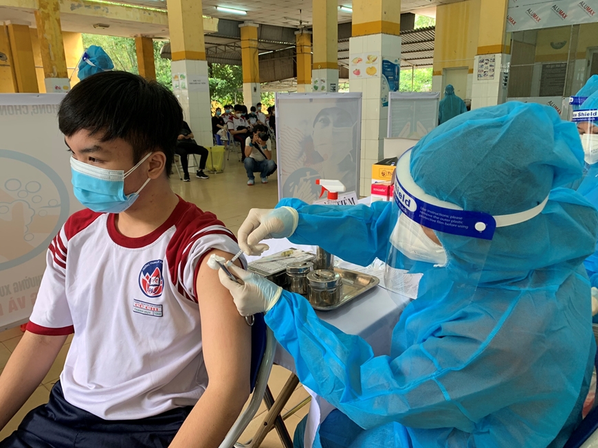 Ninh Bình đã tiêm vắc xin phòng Covid-19 cho gần 33 nghìn học sinh THPT