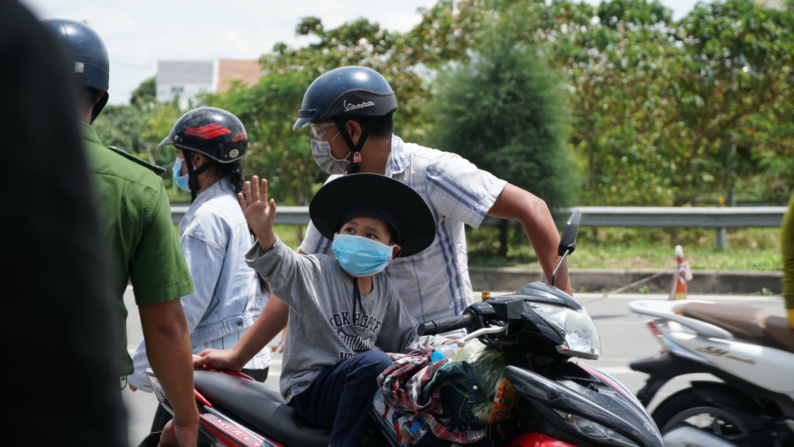 Đồng bằng sông Cửu Long: Học sinh theo cha mẹ về quê được hỗ trợ nhập học tại địa phương - Ảnh minh hoạ 2