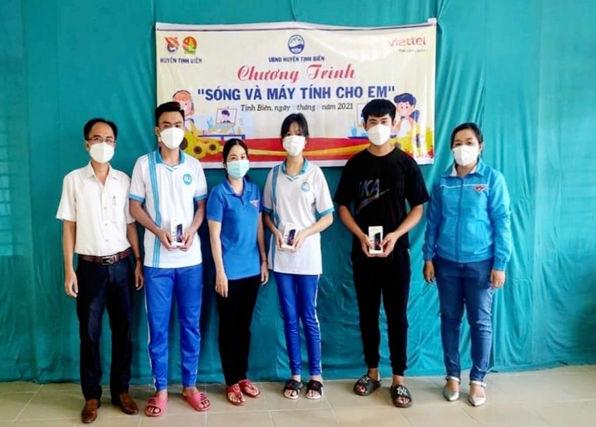 An Giang: Hơn 250 học sinh được hỗ trợ từ Chương trình “Sóng và máy tính cho em”