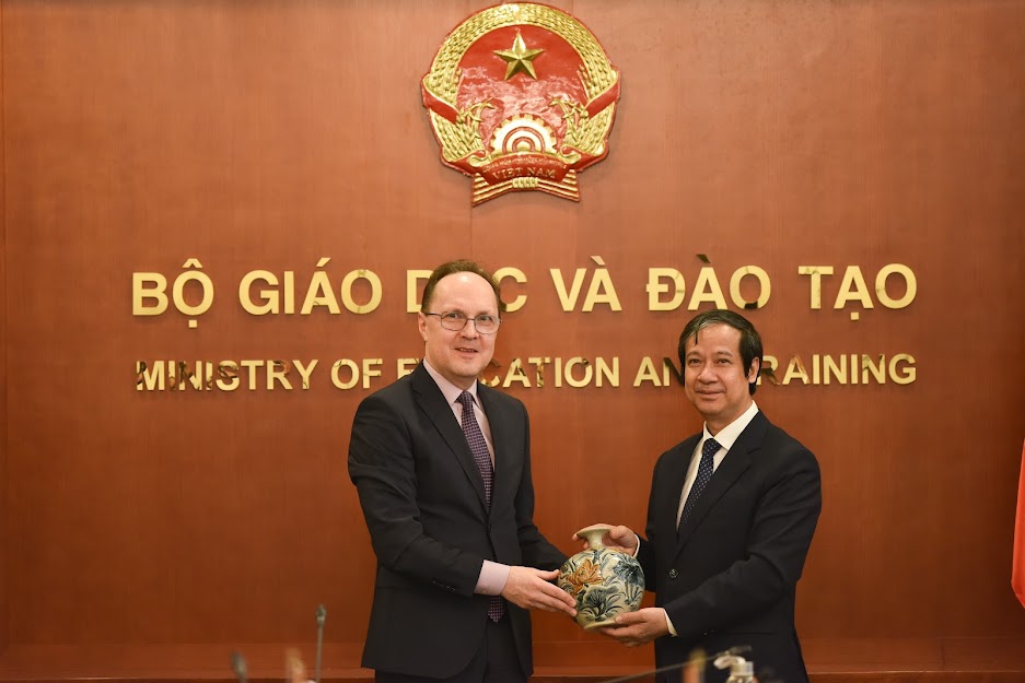 Bộ trưởng Nguyễn Kim Sơn tiếp Đại sứ Liên bang Nga tại Việt Nam