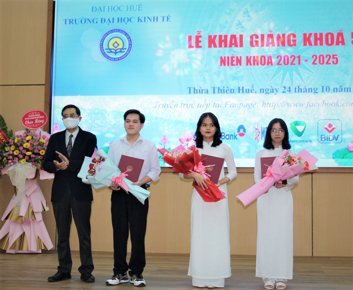 ĐH Huế: Hơn 2.600 tân sinh viên Trường Đại học Kinh tế khai giảng trực tuyến - Ảnh minh hoạ 2