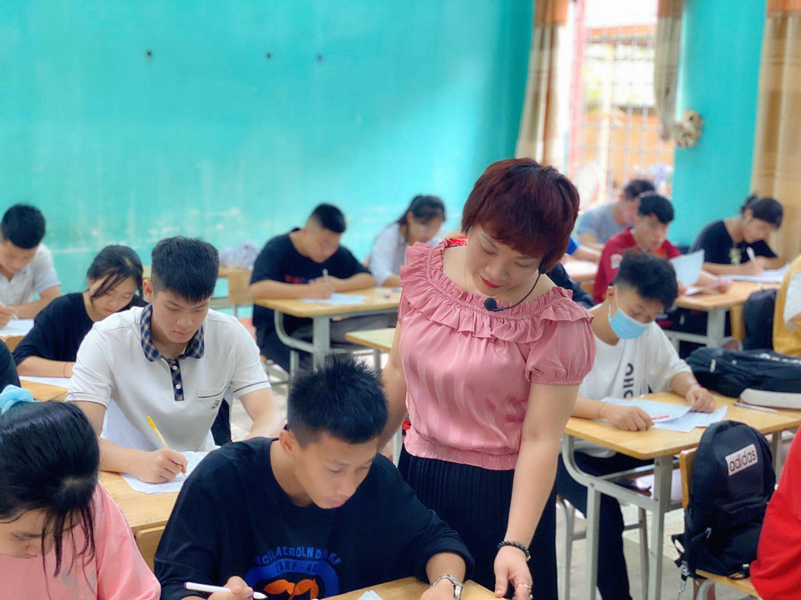 Lào Cai: Nghiêm ngặt phòng, chống dịch tại kỳ thi tuyển giáo viên Trung học phổ thông