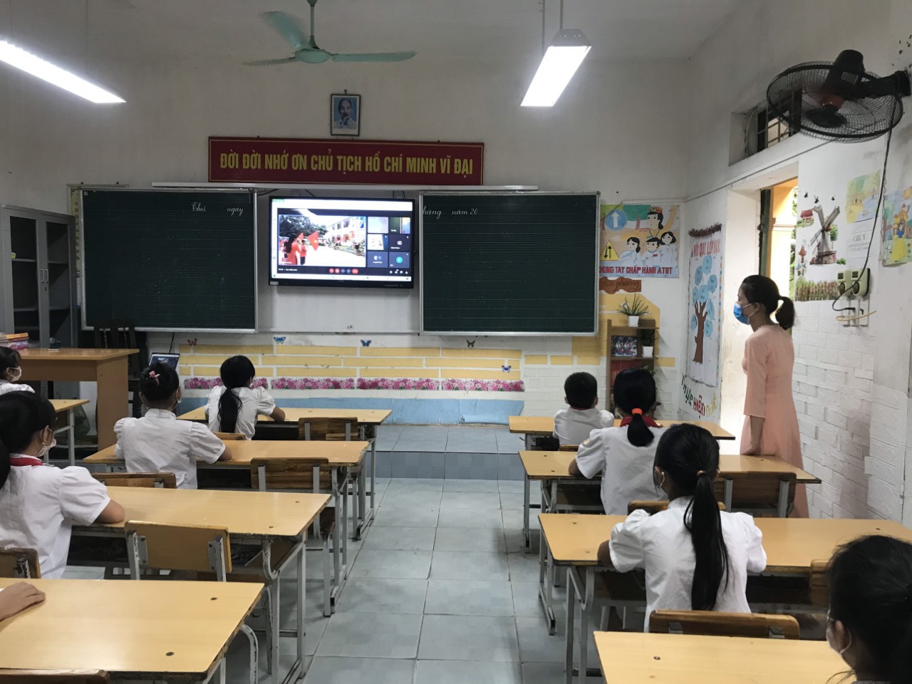 Bắc Giang: Học sinh Tiểu học và THCS Việt Yên chuyển sang học trực tuyến từ 1/11