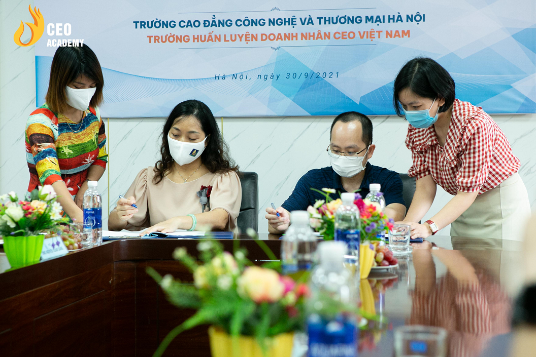 Cú ‘bắt tay lịch sử’ giữa trường Huấn luyện Doanh nhân CEO Việt Nam và trường CĐ Công nghệ & Thương mại giúp học viên được đi làm từ năm 2