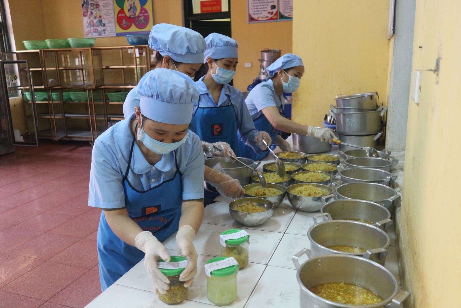 Ninh Bình: Kiểm tra bếp ăn toàn bộ các trường Mầm non