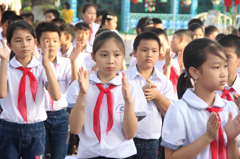 Giảm học phí: Không nên “đánh bùn sang ao”