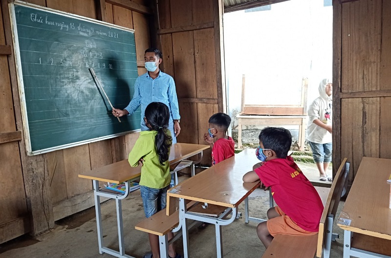Xã đạt chuẩn nông thôn mới ở Lai Châu: Học sinh bỏ trường về bản