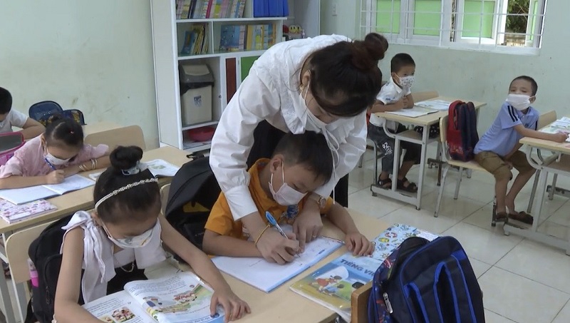 Dạy học trong “trạng thái mới” tại Quảng Bình: Thầy cô nhận vất vả về mình