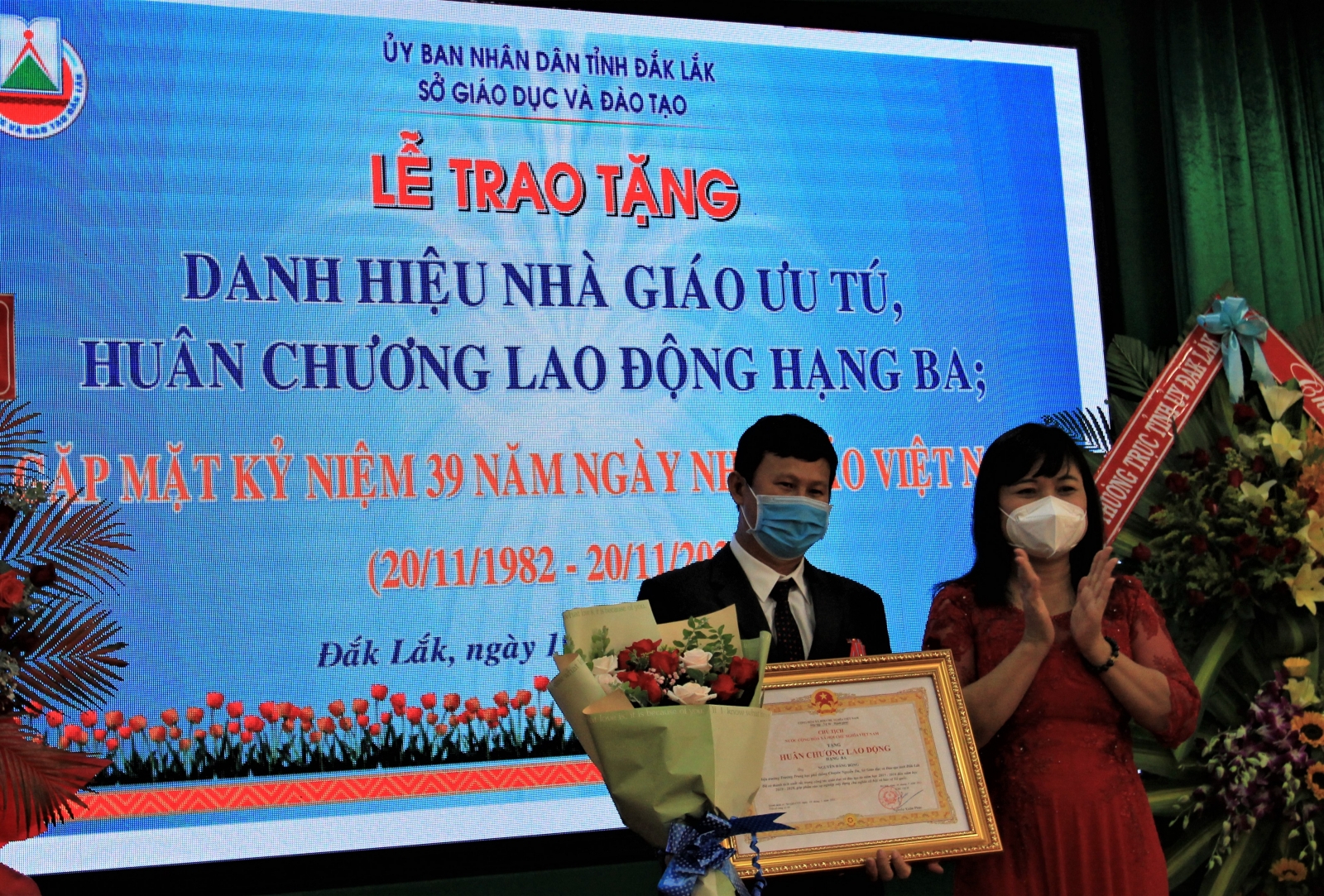 Đắk Lắk: Trao tặng danh hiệu Nhà giáo ưu tú, Huân chương Lao động hạng Ba - Ảnh minh hoạ 4